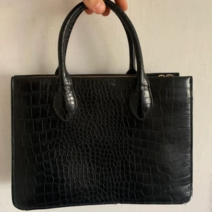 VÄSKA - Liten väska från H&M 