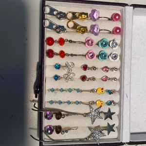 Örhängen  - Säljer örhänge o olika varianter, priserna varierar så skriv privat om ni är intresserade💖