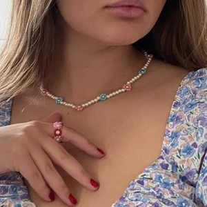 Handgjorda smycken  - Här hos mig kan du designa ditt egna smycke eller be mig att slänga ihop nå snyggt som kan passa just dig🥰