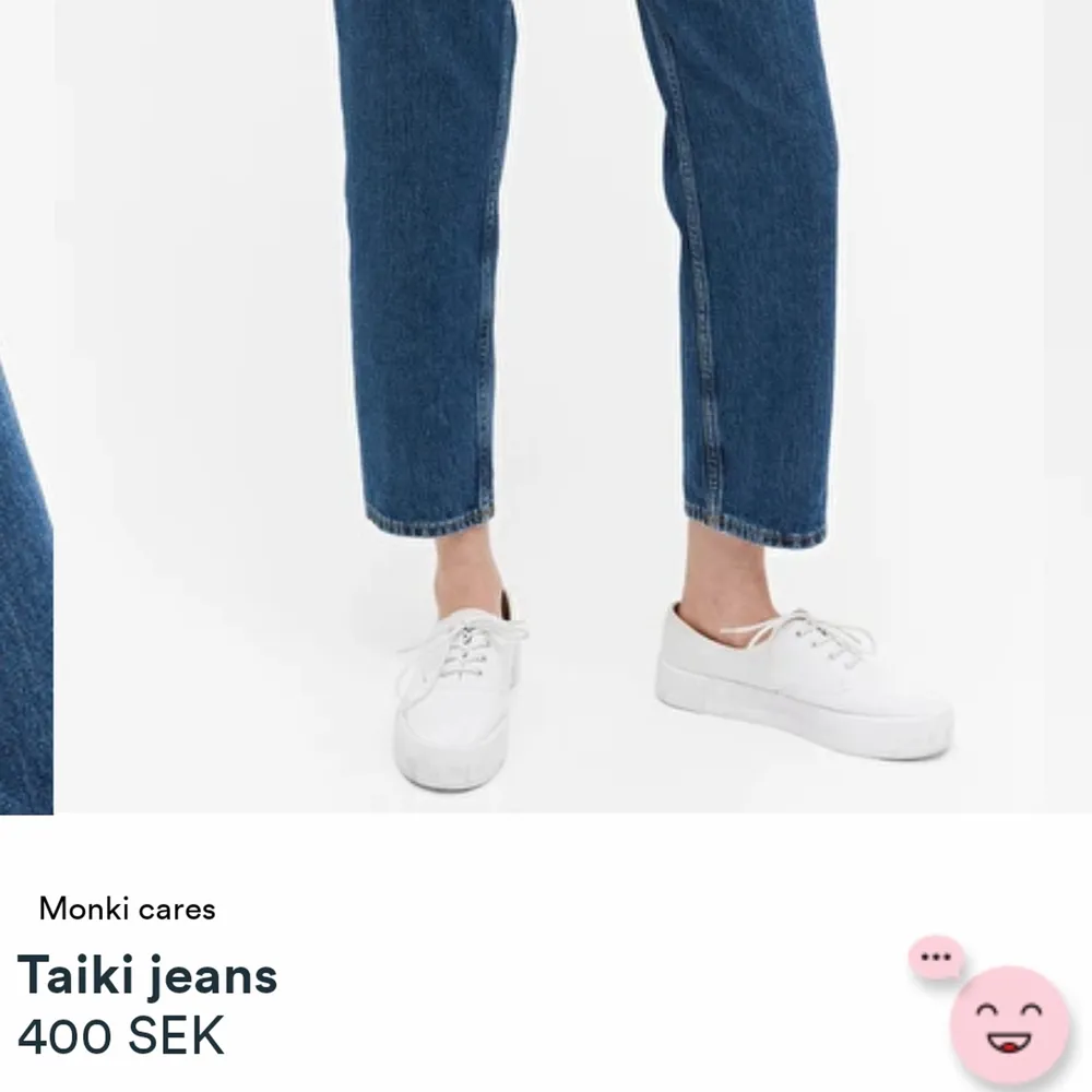 Säljer mina taiki jeans från Monki. Inköpta i januari men säljer dem nu då jag gått ner i storlek. Supersköna och superfina på! 💙. Jeans & Byxor.