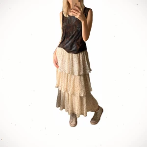 somrig maxikjol - INTRESSEKOLL på denna supersomriga maxikjol från Gina Tricot! Skriv till mig om ni är intresserade och vad ni skulle vara villiga att buda! Jag är 1,67cm!❤️ Tar emot från 200kr!