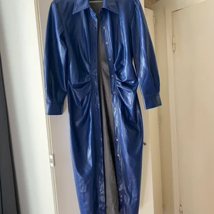 Partyklänning Zara - Älskar denna! Snygg till mingel och fest och går att klä upp och ner! Storlek S