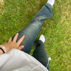 Nya vintage utsvängda jeans  - Nya utsvänga vintage jeans i stl 36 men passar 32/34. Sjukt fina och sköna men säljes då jag har två par 😇 Lågmidjade ⚡️