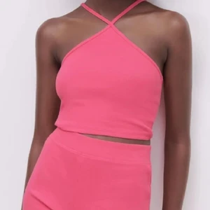 ZARA topp - Lägger ut igen, använd 1 gång. Storlek S som passar mig med XS i vanliga fall. Säljer pga. behöver nya sommarkläder. Pris kan SÄNKAS vid snabb affär. Kund står för frakt❤️ 