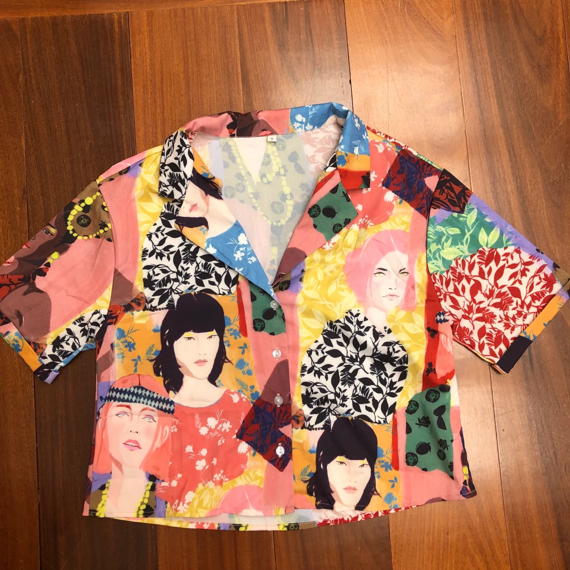 Colourful crop shirt