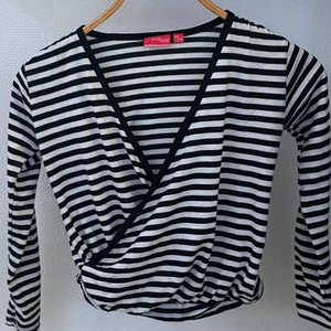 randig topp - används två gånger , är inte skadad