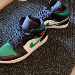 Jordans Green Toe - Säljer mina Jordans Green Toe US 8 (41) pågrund av att de är för små, använd några gånger men ändå skick 8/10. Box hänger med och kvitto finns på Mail (köpta på sotckX) Köp direkt för 1000. Skriv för fler bilder