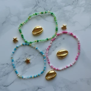 Pärlarmband - 🌈 Egengjorda pärlarmband med blandade färger. 