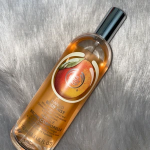 Parfym / bodymist - Nästan full parfym/ bodymist från The body shop