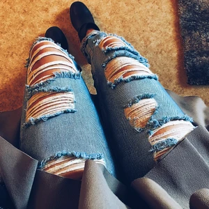 Jeans - Ribbade jeans från Gina Tricot. Vädligt svårt att få en rättvis bild på dessa. Men första bilden visar hur dom ser ut uppifrån på mig. Dom är tighta men längst ner lite lösare.