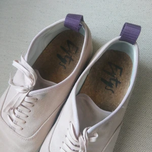 Eytys MOTHER suede storlek 44 - Sneakers ifrån Eytys (44) i fint skick säljes. Retail:1700kr Mitt pris:600kr