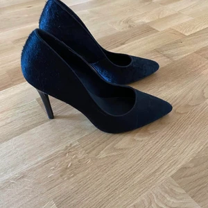 Svarta pumps från Bianco - Oanvänd pumps från Bianco (köpt för 799kr) 