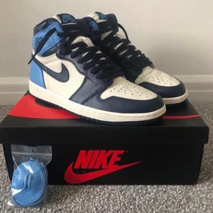 Nike Air Jordans Obsidian UNC  - På grund utav oseriösa köpare får vi lägga upp dem igen , förra personen vann budgivning men slutade sedan att svara .                       Otroligt feta Air Jordans Retro High Obsidian UNC , kvitto samt originalkartong finns! 