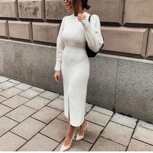 Adoore klänning - Säljer min stickade adoore klänning som bara är använd en gång. Storlek 38⚡️⚡️⚡️