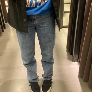 Jeans - Säljer dessa snygga jeans, bra skick. Jag är 160 ungefär 
