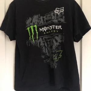 Monster energy t-shirt - Säljer denna tröjan från second hand men Monster Energy tryck på! (använd några gånger)