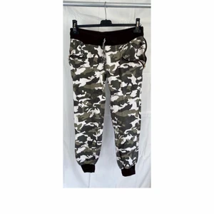 Camo mjukisbyxor/ capribyxor - Jättesnygga camo-mjukiscapribyxor! Storlek S