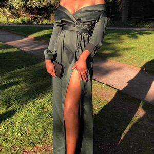 Fest/balklänning från House of CB - Den är ifrån House of CB köpt för ca 2 årsen använd 1 gång på studentbalen nypris 2000kr