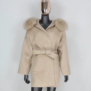 Kappa med päls - Helt ny med lappen på .  Storlek xs men jätte oversize. Päls på ärmarna finns man bestämmer själv om man vill lägga de eller ta bort de . Buda eller köp direkt för 1800