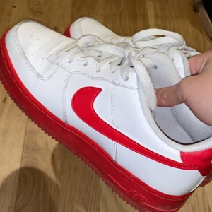 Nike airforces  - Ett par Nike jag inte använder längre i storlek 39 för 400kr