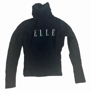 Elle stickad polotröja  - Sjukt snygg och unik svart stickad tröja från Elle i storlek s😍😍❗️