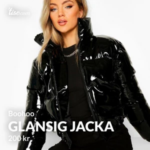 Glansig jacka - Säljer min fina glansiga jacka från boohoo. Har inte använt så mycket . Är i storlek M men passar skit bra på mig som har storlek Xs