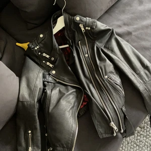 Skinnjacka - Strl 34 strakt 99kr