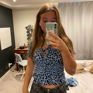 Topp från bershka - Jätte gullig topp köpt på bershka💘💘 Använd max 3 gånger💕 