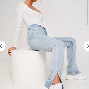 Missguided  - Säljer mina slit jeans eftersom jag aldrig använder dom och dom har tyvärr blivit för små för mig. Använda 1 gång. Jätte bra passform och följer kurvorna fint.