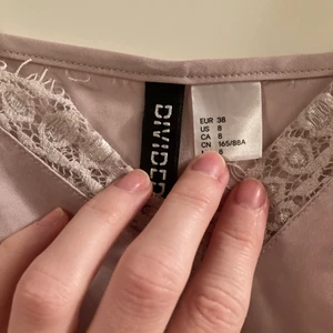 Satin linne strl 38 - Fint satin linne, storlek 38. Hämtas i Bromma eller skickas, köparen står då för frakt