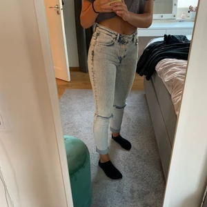 Jeans  - Jeans från bikbok, inga fläckar eller annat. Super sköna å fina. Skriv vid intresse 