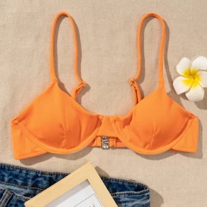 Orange bikini överdel!  - Orange skit snygg bikini överdel från SHEIN. Endast provad. Storlek M men passar mer ca xs/s🌸