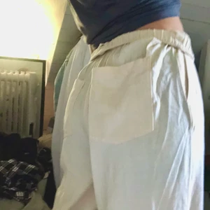 Linnebyxor - Säljer de populära linnebyxorna från h&m som nu är helt slutsålda. Säljer pga att jag har två. Skriv privat för fler bilder eller frågor💕🥰