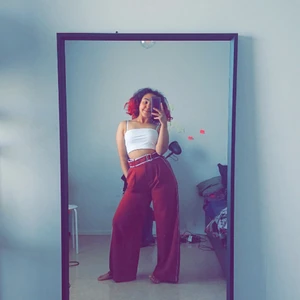 Wide leg Trousers  - Köpt ifrån zalando för en fest 2 år sedan (bilden är därifrån) de var för stora då ich är det fortfarande. Strl Medium 