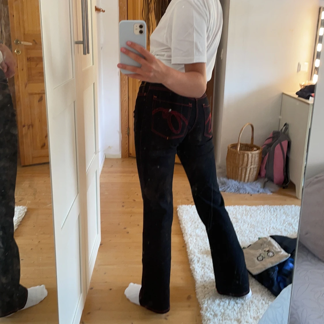 LÅGMIDJADE SVARTA JEANS - 90