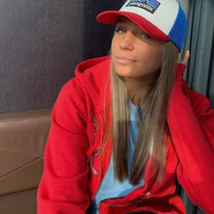 Oneofone hoddie - Säljer en oneofone hoddie i ny skick, hör av er för mer bilder eller frågor!❤️ om fler är intresserade buda i kommentarsfältet! Högsta bud 1700kr ink frakt