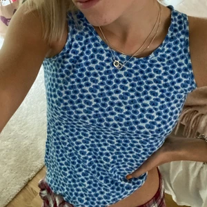 Blommigt linne  - Köparen står för frakten 