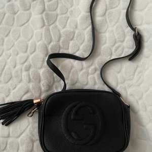 Chanel väska  - Säljer fake Chanel axelremsväska som är helt oanvänd. 