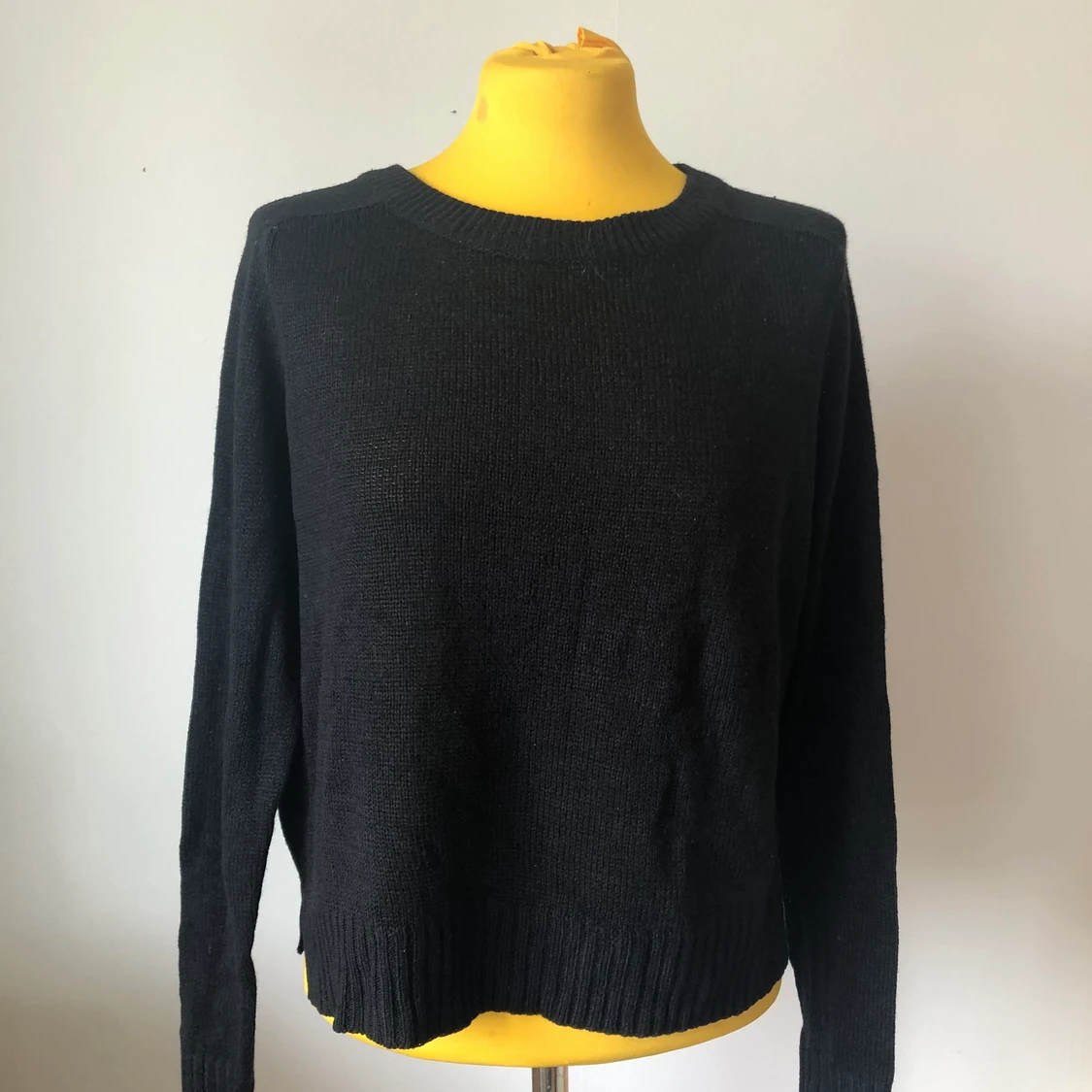 Svart tunnt stickad tröja