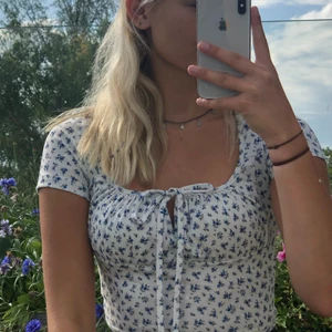 Jätte fin topp - Super fin topp som sitter så bra och passar till nästan allt. Perfekt inför skolstarten