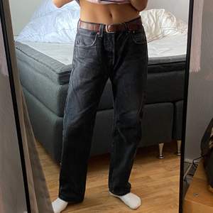 Svin snygga Levis 501 jeans i storlek W32 L30! Sitter perfekt på mig som är 163cm❣️ 