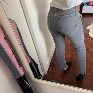 Snygga jeans från zara som är stretchiga och väldigt sköna!