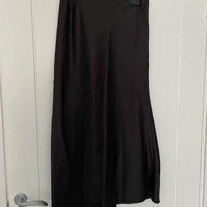 Svart lång kjol - Berskha , användt skick 