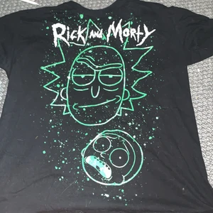 Tshirt - Rick and morty t-shirt, XL, knappt använd