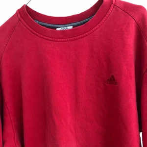 Addidas  - Jätte fin addidas hoodie som inte kommer till användning! Storlek L men passar mig som vanligtvis har S