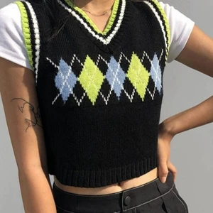 Stickad väst  - Super söt o trendig stickad väst! I storlek S  ger 90/80 vibes o e så balllllll!!!!