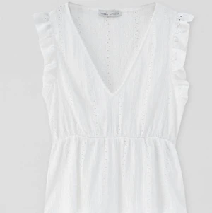 Vit blus - En vit populär blus från PULL&BEAR🤍 