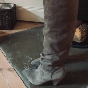 Urban outfitters velvet boots  - Stunning dark grey high leg boots 💖Size 40 velvet boots  💖purchased in Manchester 2018  💖 never worn them out of the house 