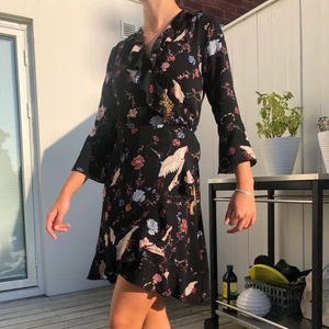 Neo Noir Klänning  - Superfin klänning från Neo Noir i nyskick! Storlek S ☁️🕊💌 hör av dig vid frågor eller funderingar! 