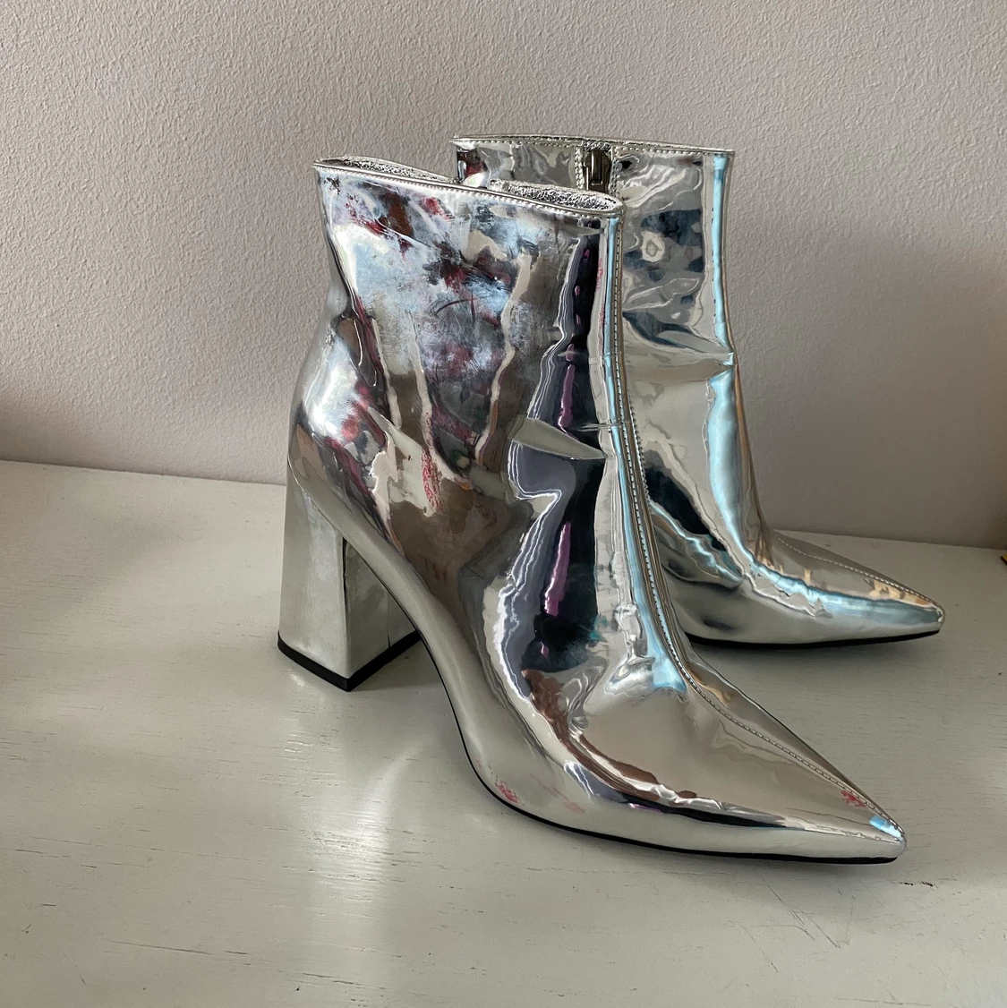 Silvriga klackskor storlek 39